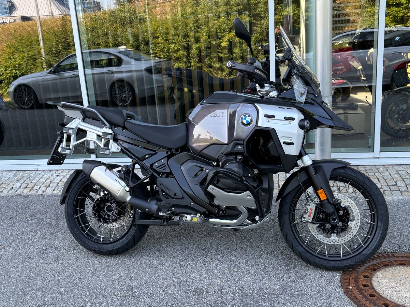 Fahrzeugabbildung BMW R 1300 GS Adventure 3 Pakete Triple Black