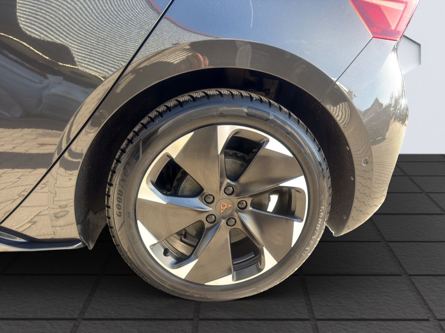 Born 150kW LED ACC 360°Kamera ParkLenkAssist Sit