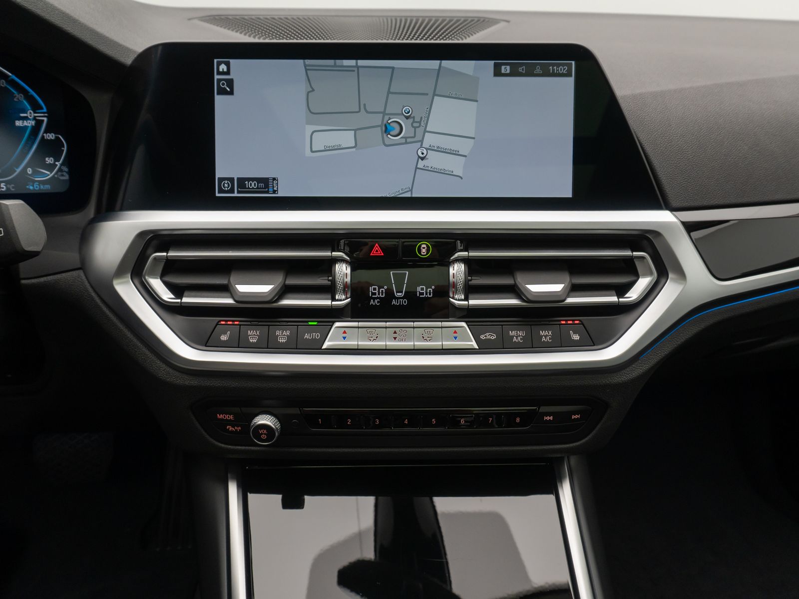 Fahrzeugabbildung BMW 330e xD Sport Line ACC Kamera DAB AHK Panorama