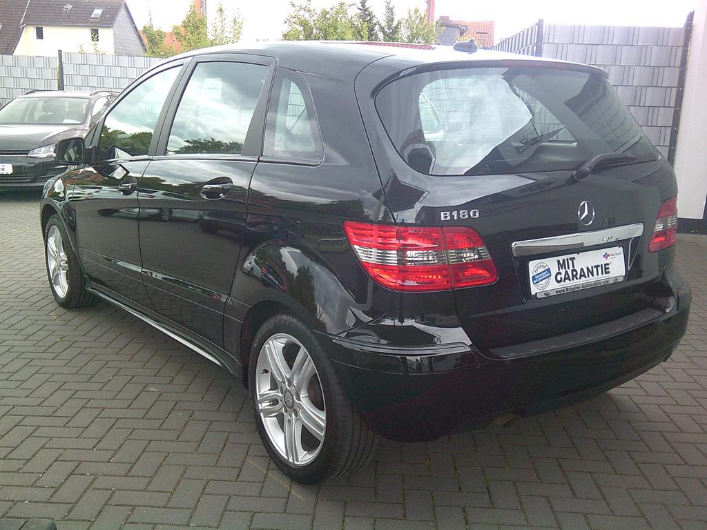 Mercedes-Benz B 180