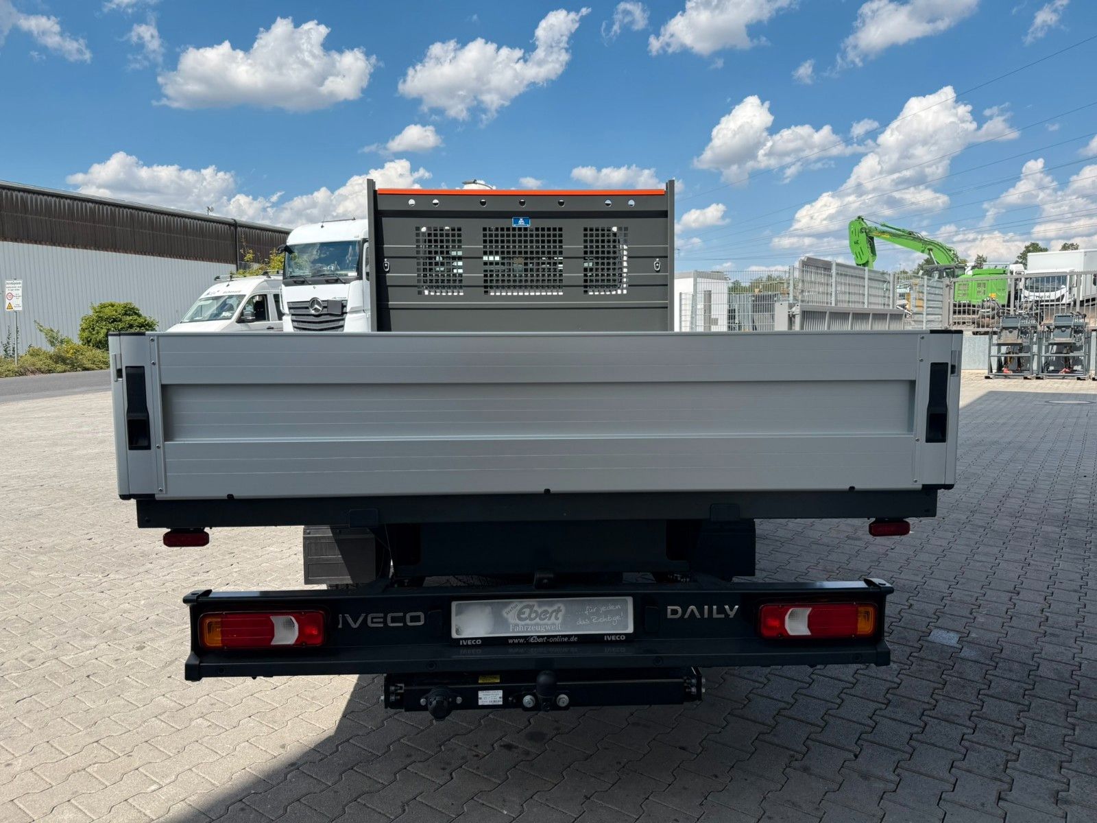 Fahrzeugabbildung Iveco 35S18HA8 D Pritsche *R 3750 mm*Automatik*