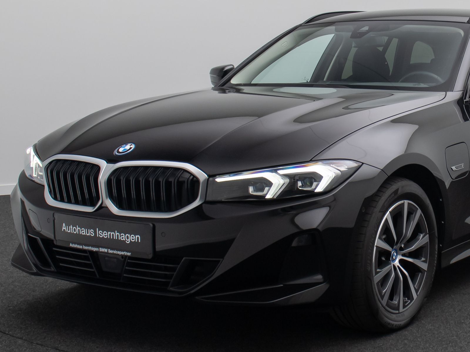 Fahrzeugabbildung BMW 330e Kamera DAB Stop&Go AHK Sport Fernlichtassis