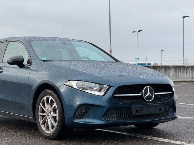 Mercedes-Benz A 180 AMG line Leder Kamera LED Ambientebeleucht