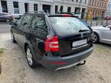 Skoda Octavia Scout 4X4 Xenon AHK PDC - Skoda Octavia aus 2008: Scout