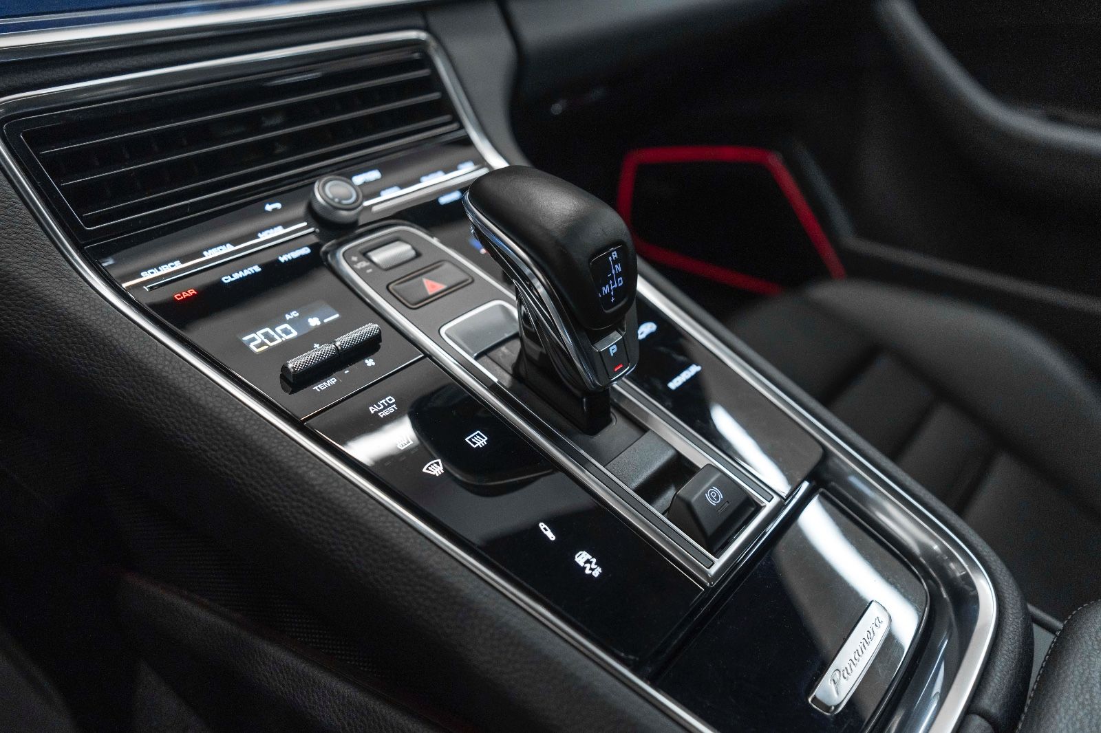 Fahrzeugabbildung Porsche Panamera Sport Turismo 4 E-Hybrid BOSE 360° LED