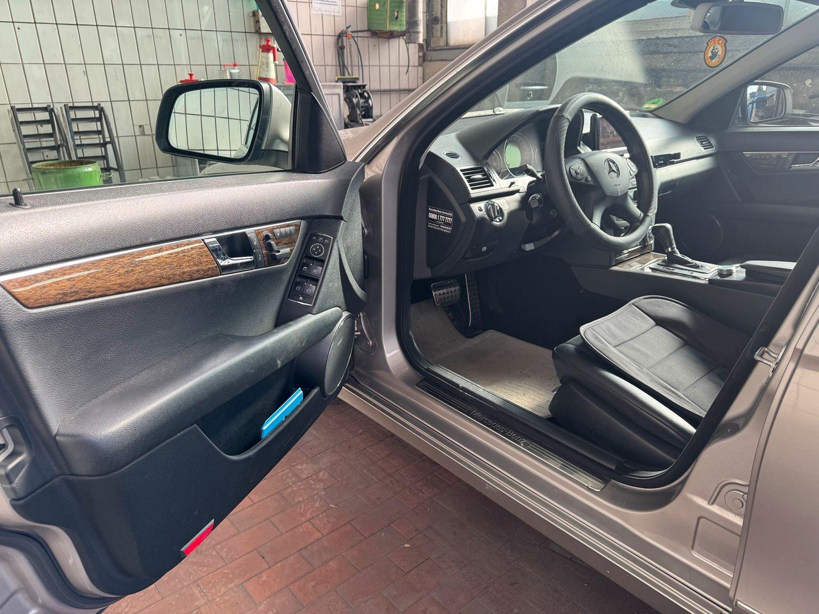 Mercedes-Benz C320 2008 — photo 6