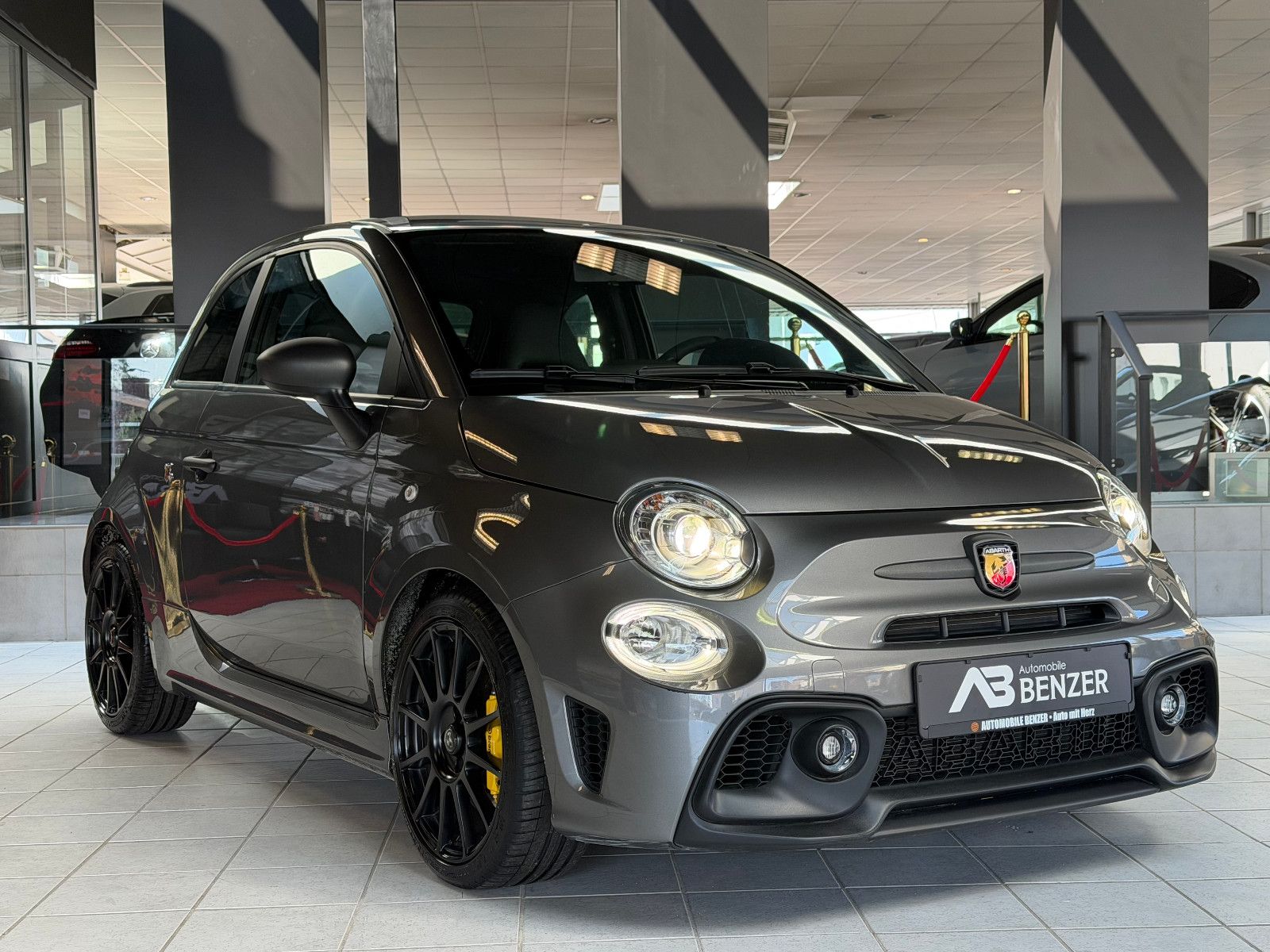 Fahrzeugabbildung Fiat Abarth 695Competizione/CARBON-SITZE/CARBON/BEATS