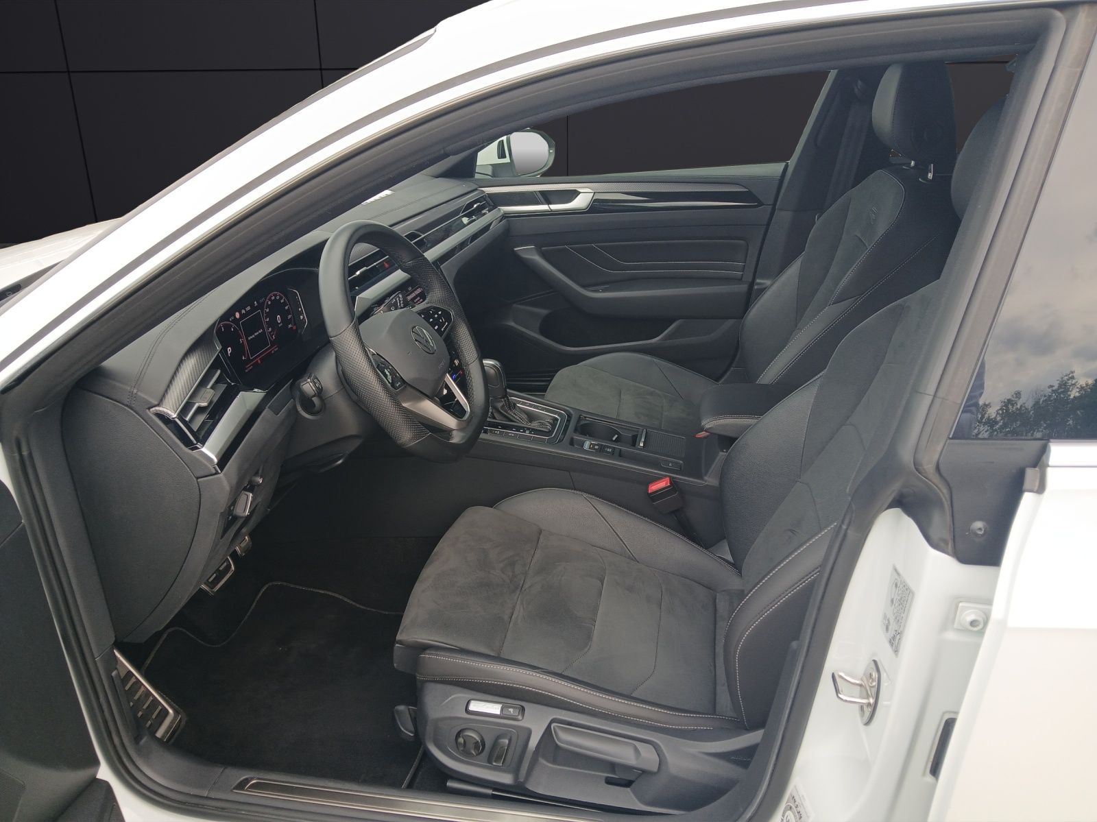 Fahrzeugabbildung Volkswagen Arteon SB TDI DSG R-Line 4M LED AHK Navi HUD ACC