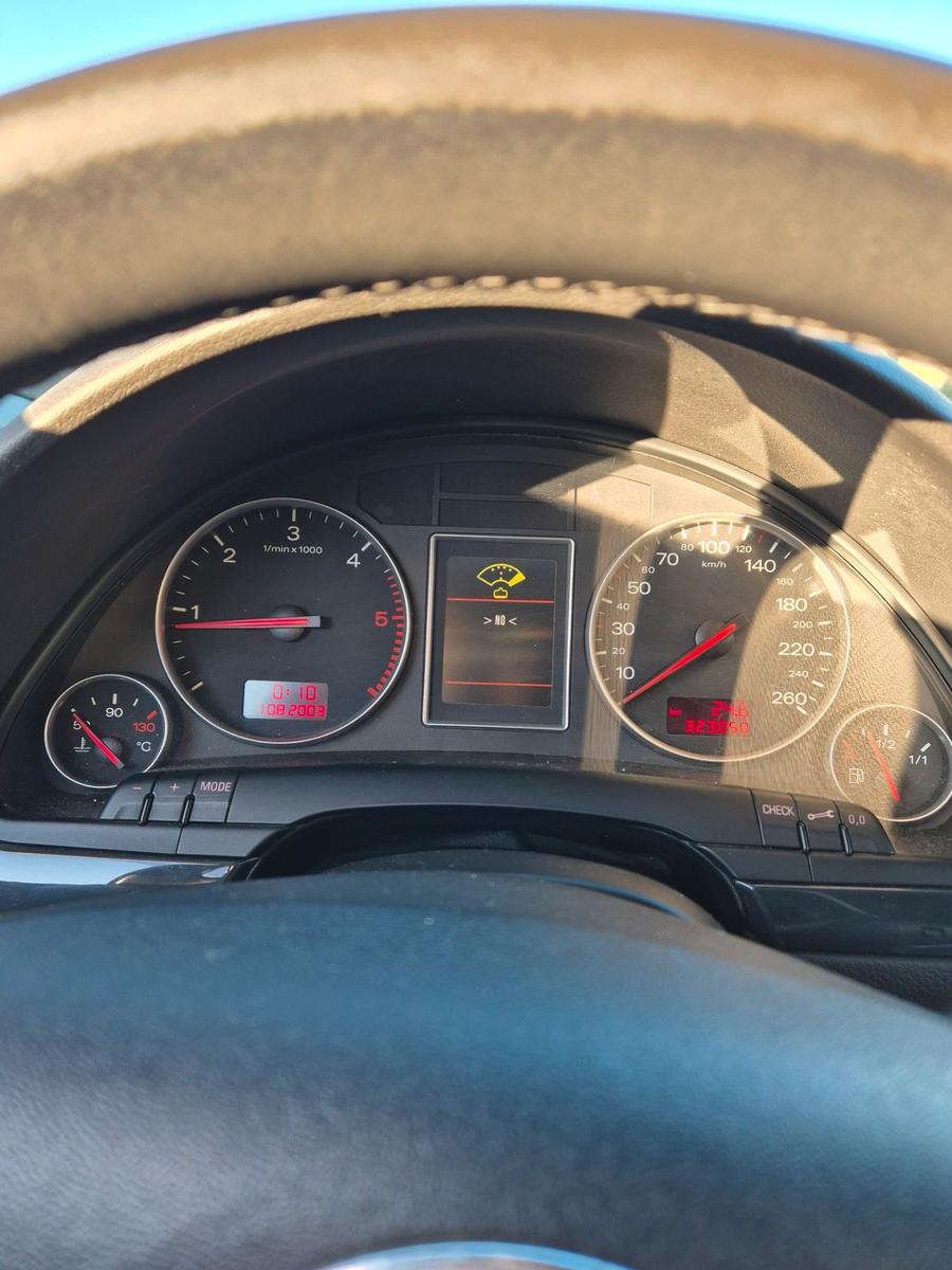 Audi A4 2004 — photo 12