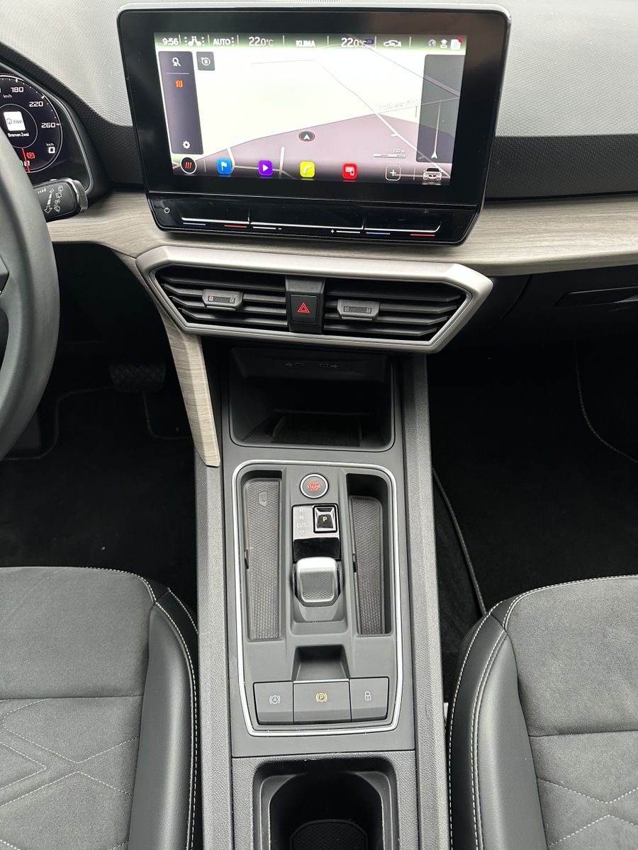 Fahrzeugabbildung SEAT Leon Xcellence e-Hybrid NAV+LED+PANORAMA+CARPLAY