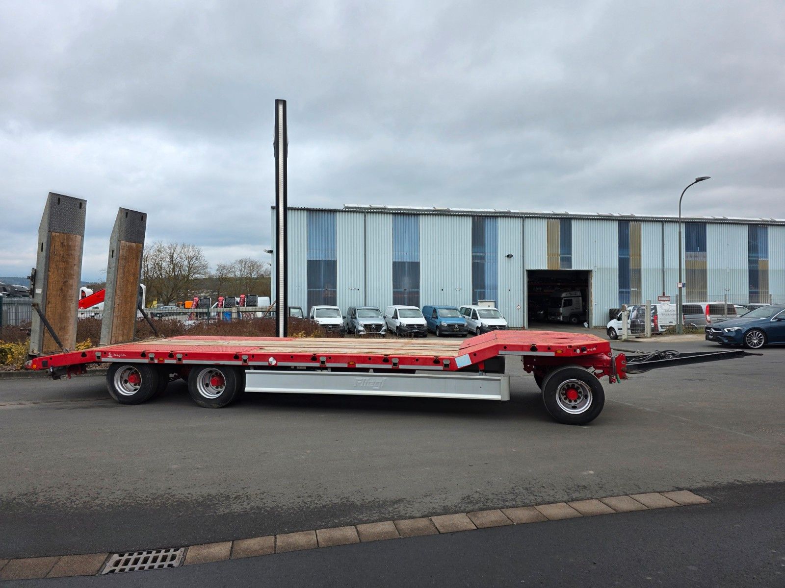 Fahrzeugabbildung Fliegl DTS 300 Rampen BPW auf 3.000mm verbreiterbar