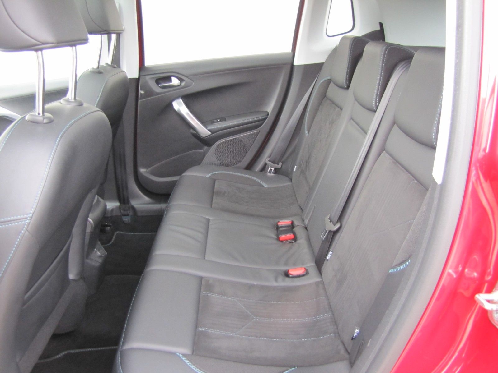 Fahrzeugabbildung Peugeot 2008 Crossway 1.2 PureTech 110 PS