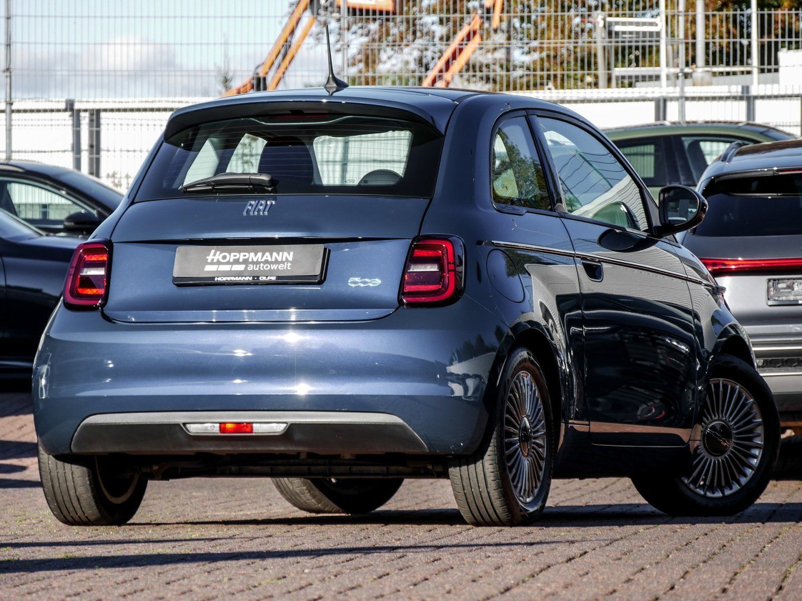 Fiat 500 e Icon Batterie LED NAVI DAB WINTERPAKET imagem 3