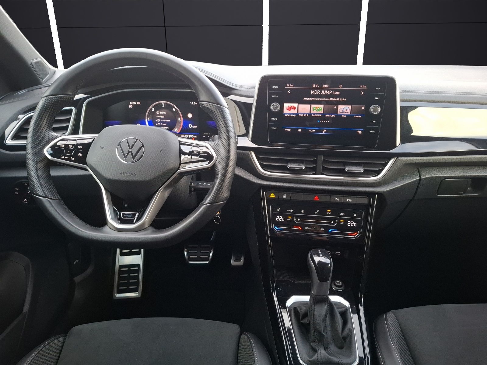 Fahrzeugabbildung Volkswagen T-Roc TDI R-Line DSG LED AHK Navi AID ACC RFK SH