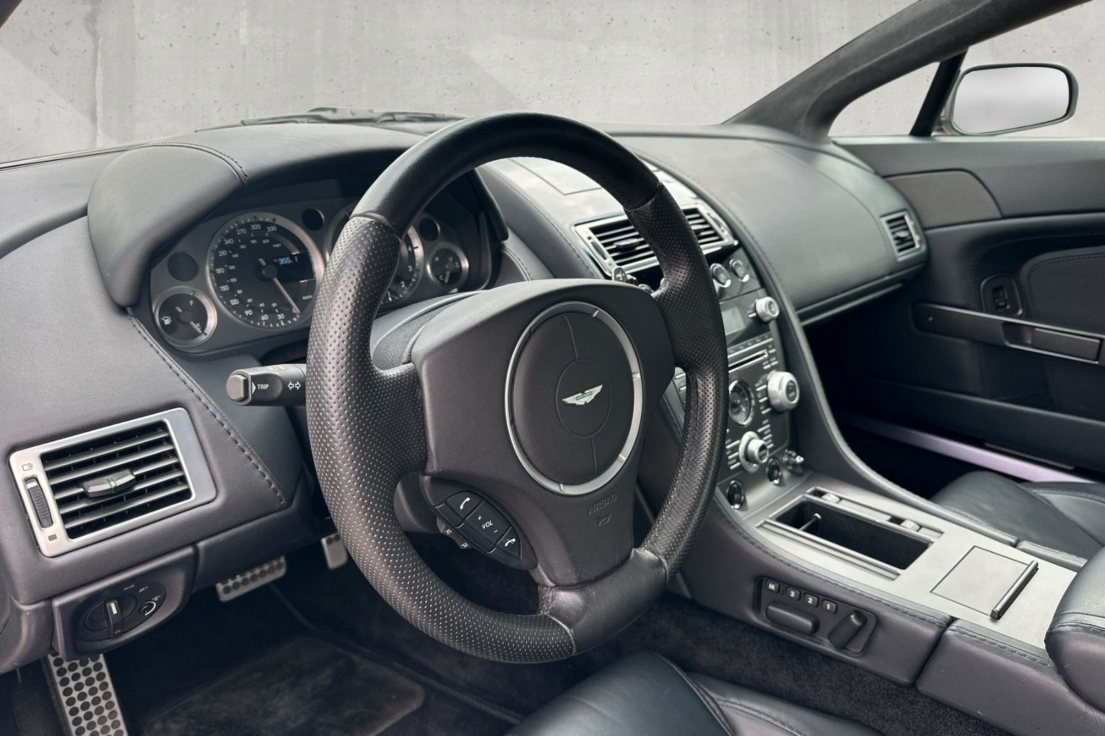 Fahrzeugabbildung Aston Martin V8 Vantage 4.7l