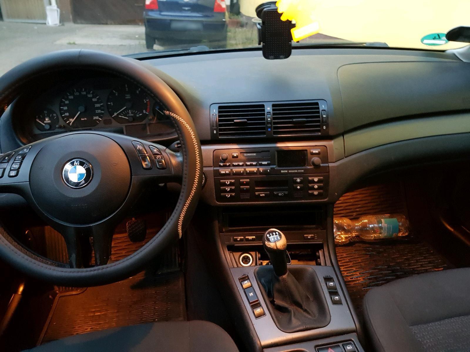 BMW 320 2005 — rear view