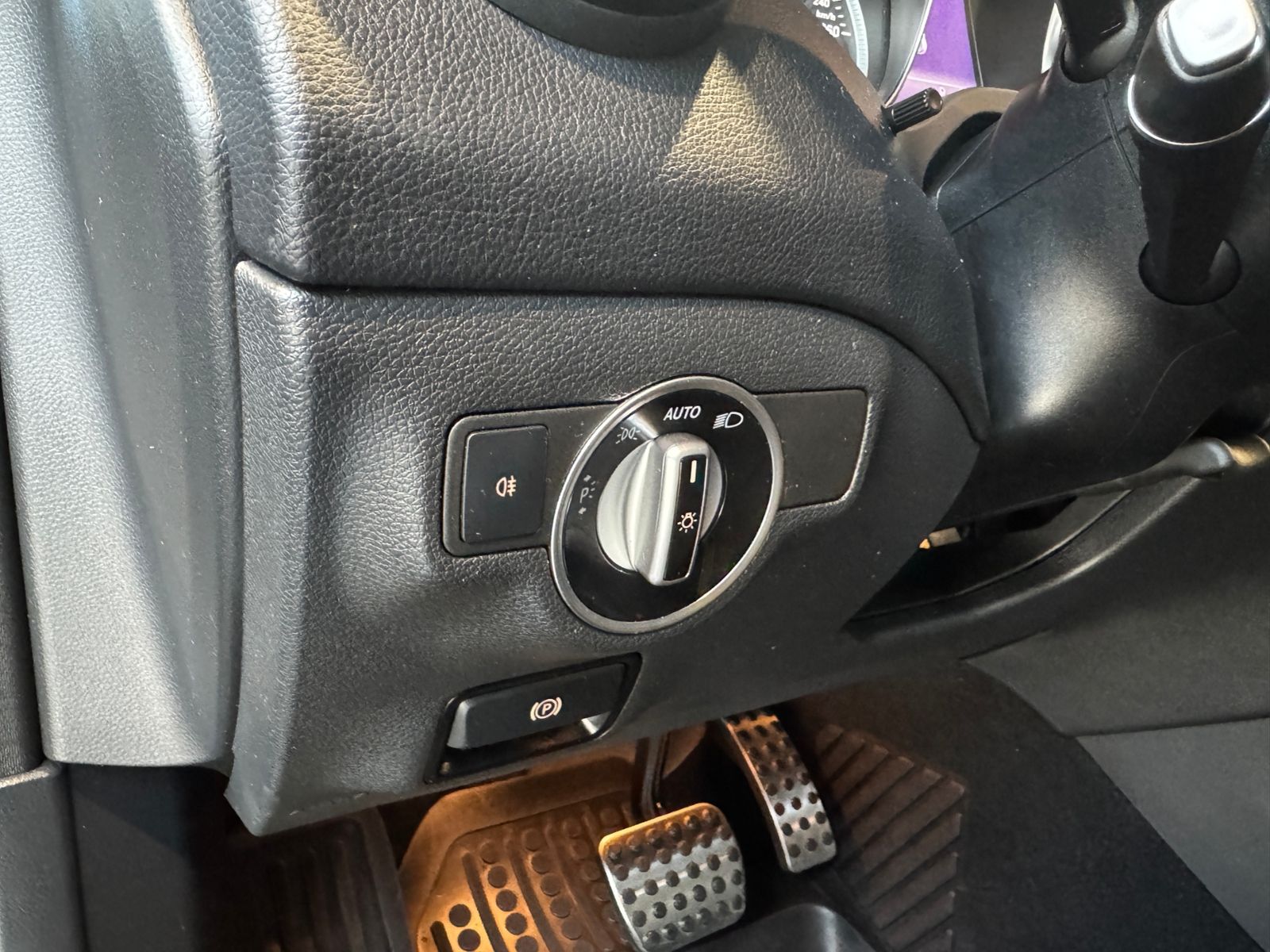 Fahrzeugabbildung Mercedes-Benz A 200 AMG Line PEAK Edition LED NAV SHZ 18"