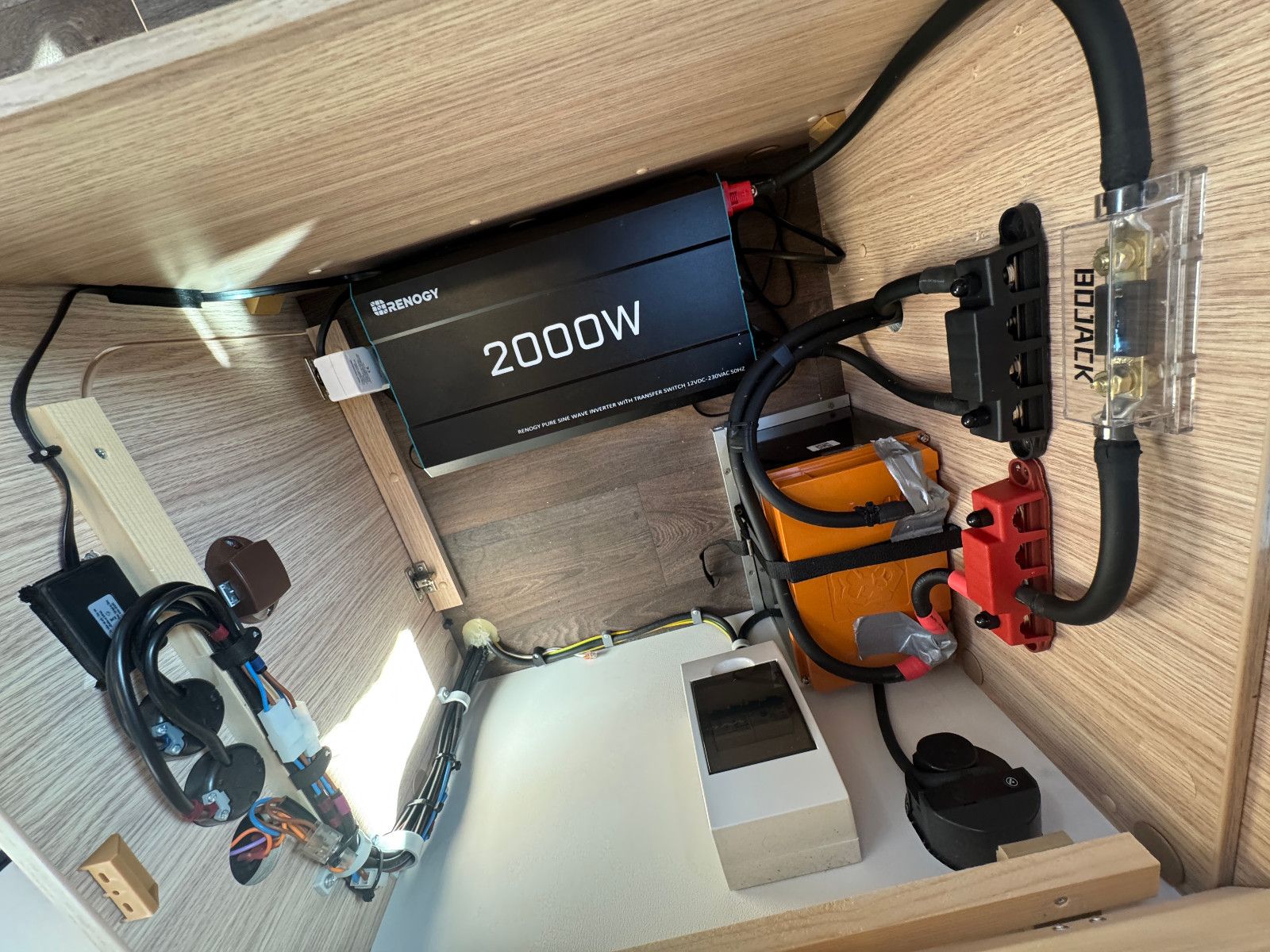 Fahrzeugabbildung Sunlight T 68 ADVENTURE EDITION FIAT LITIHIUM INVERTER 1H