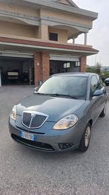 Lancia Ypsilon 1.3 MJT 90 CV Oro Giallo - Lancia Ypsilon Oro mit Diesel-Antrieb