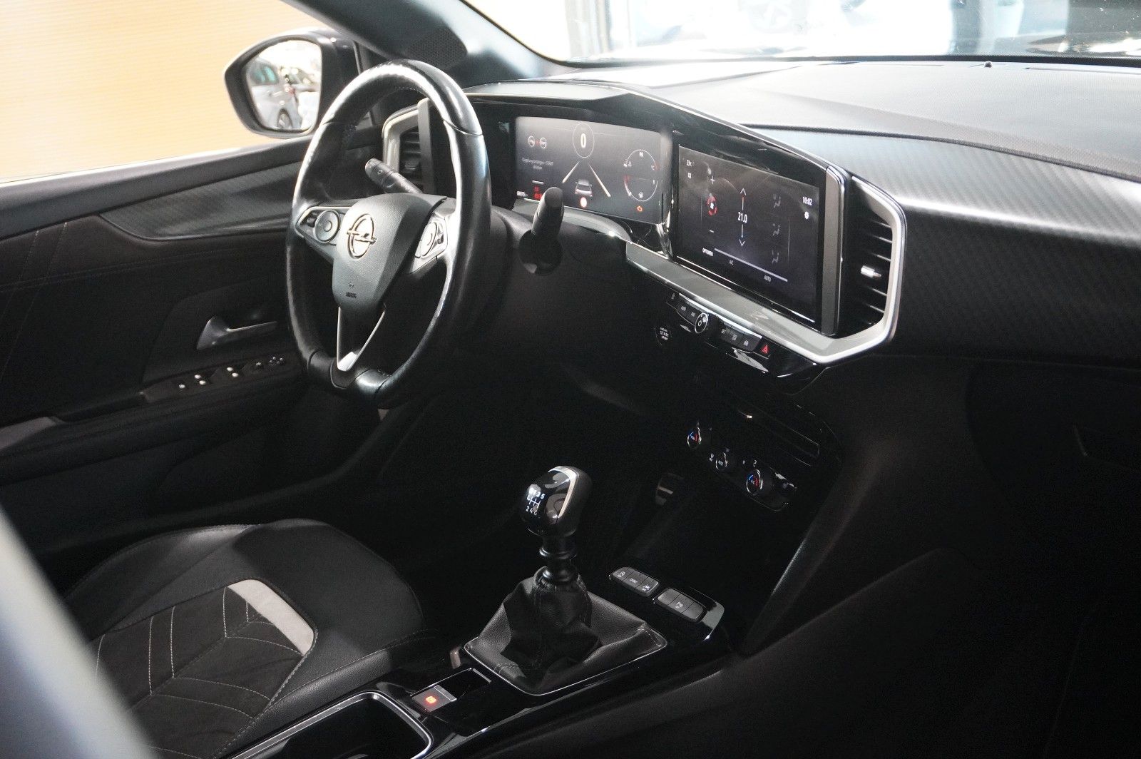 Fahrzeugabbildung Opel Mokka 1.2 Ultimate AHK/NAVI/SHZ/KAMERA/ACC/18"AL
