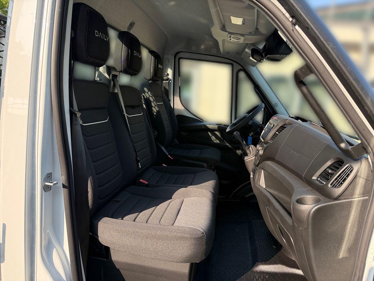 Fahrzeugabbildung Iveco Daily 70C18H Meiller Dreiseitenkipper