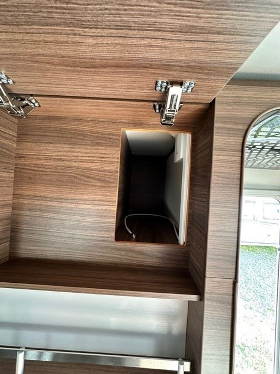Fahrzeugabbildung Tabbert Puccini 655 EL 2.5 Backofen Einzelbetten 2760kg