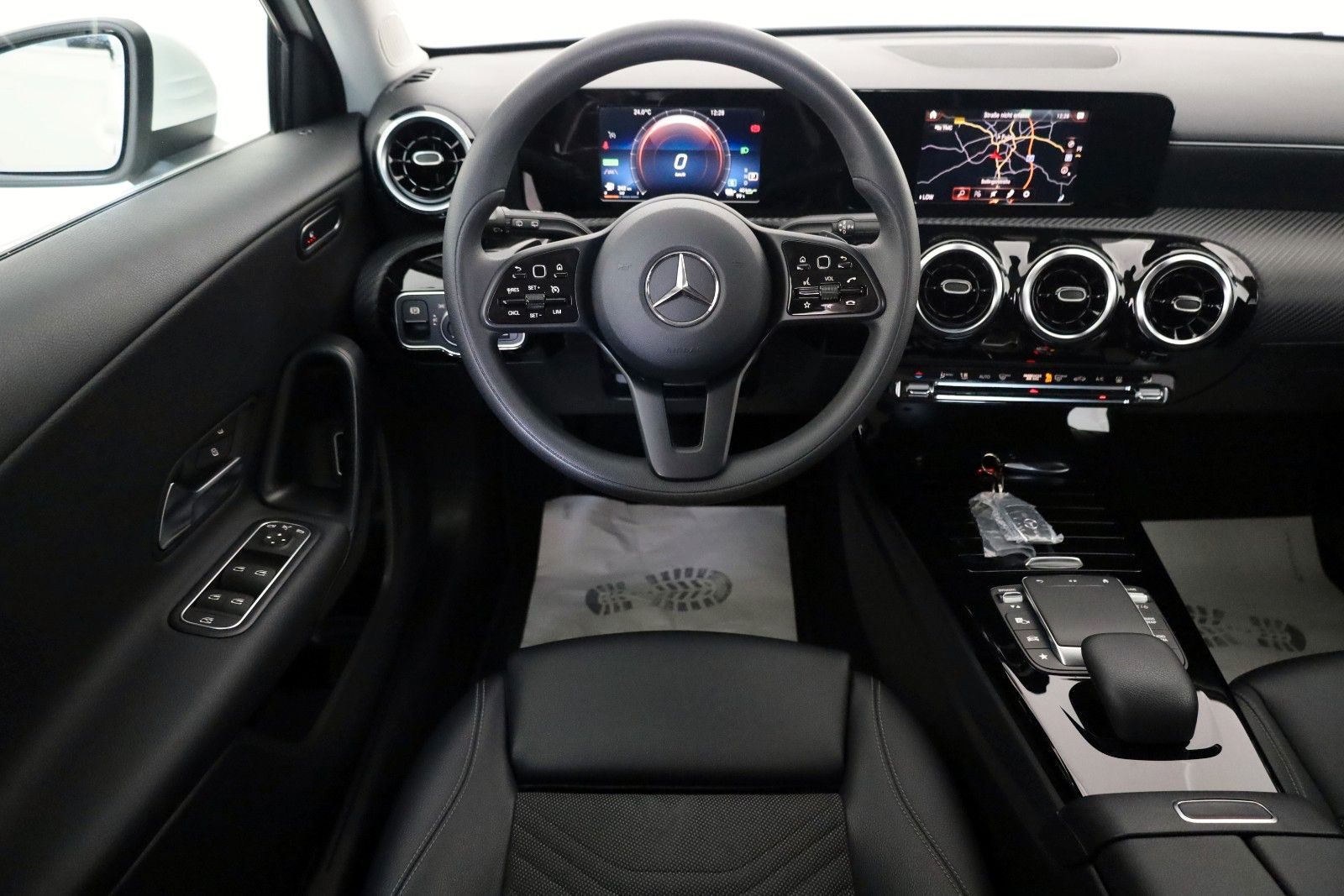 Fahrzeugabbildung Mercedes-Benz A 250 e,Style T.Leder,Navi,LED,SH,Kamera,SR+WR