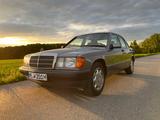 Mercedes-Benz 190 E einzigartig - Mercedes-Benz 190 mit Benzin-Antrieb