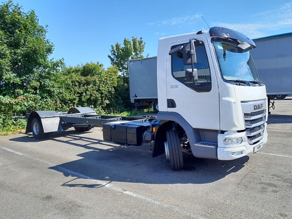 Fahrzeugabbildung DAF FA XB 260 12t reparierter Wasserschaden