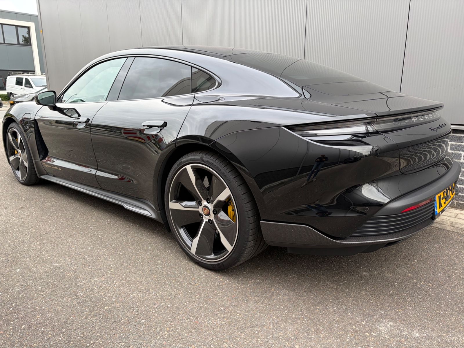 Porsche Taycan Turbo S Burmester/ Sitzbeluft/ Carbon imagem 3