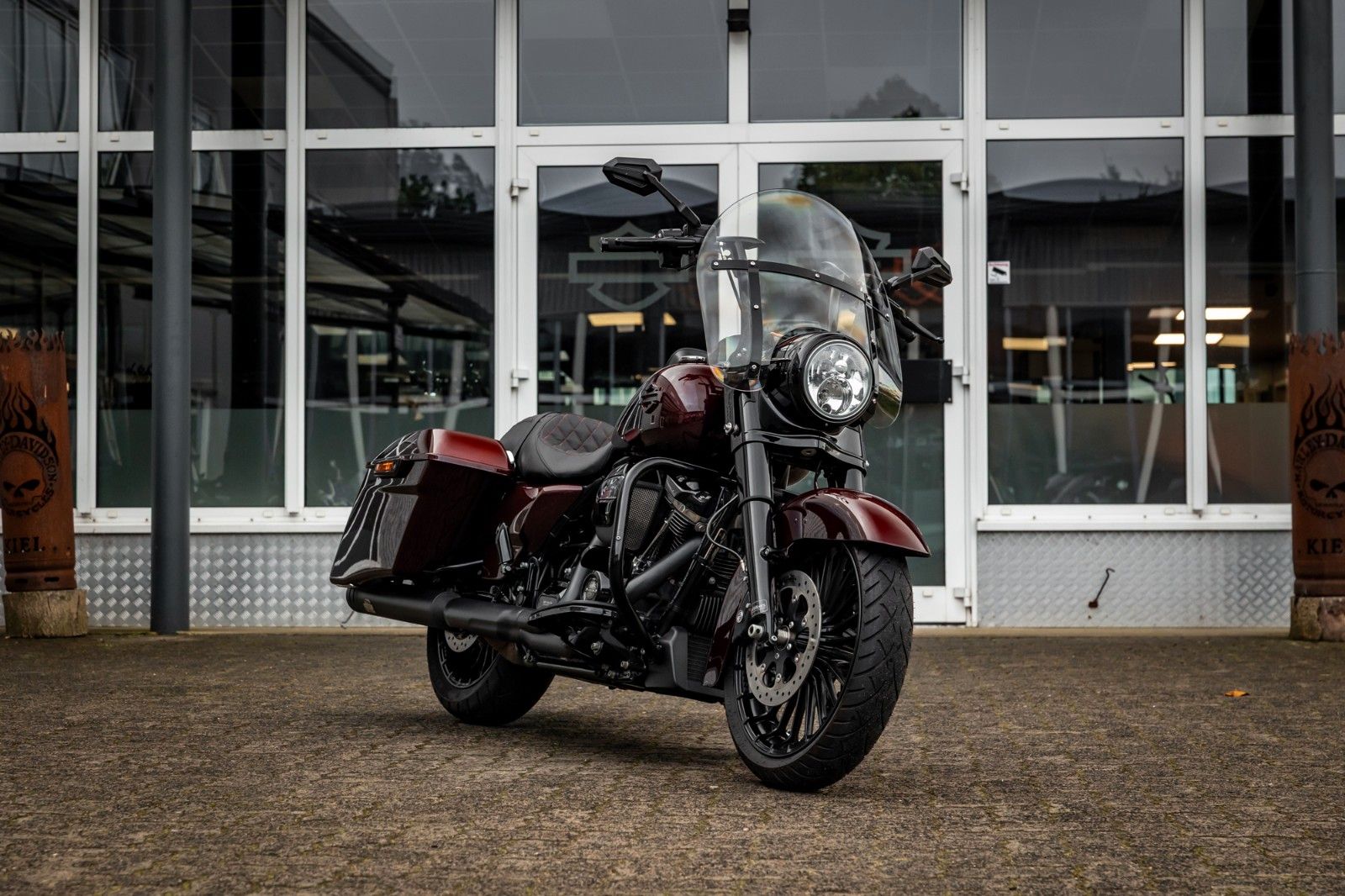 Fahrzeugabbildung Harley-Davidson FLHRXS ROAD KING SPECIAL 114 CUI - JEKILL&HYDE -