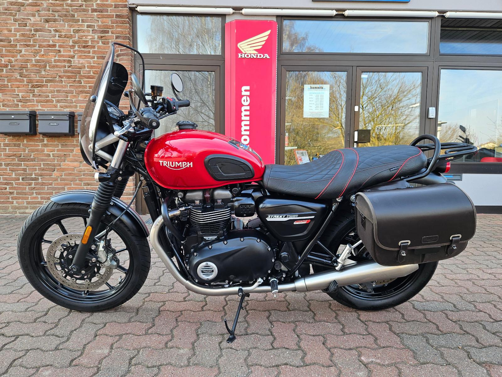 Triumph Street Twin 900 inkl. Zubehör!! 35kW!!