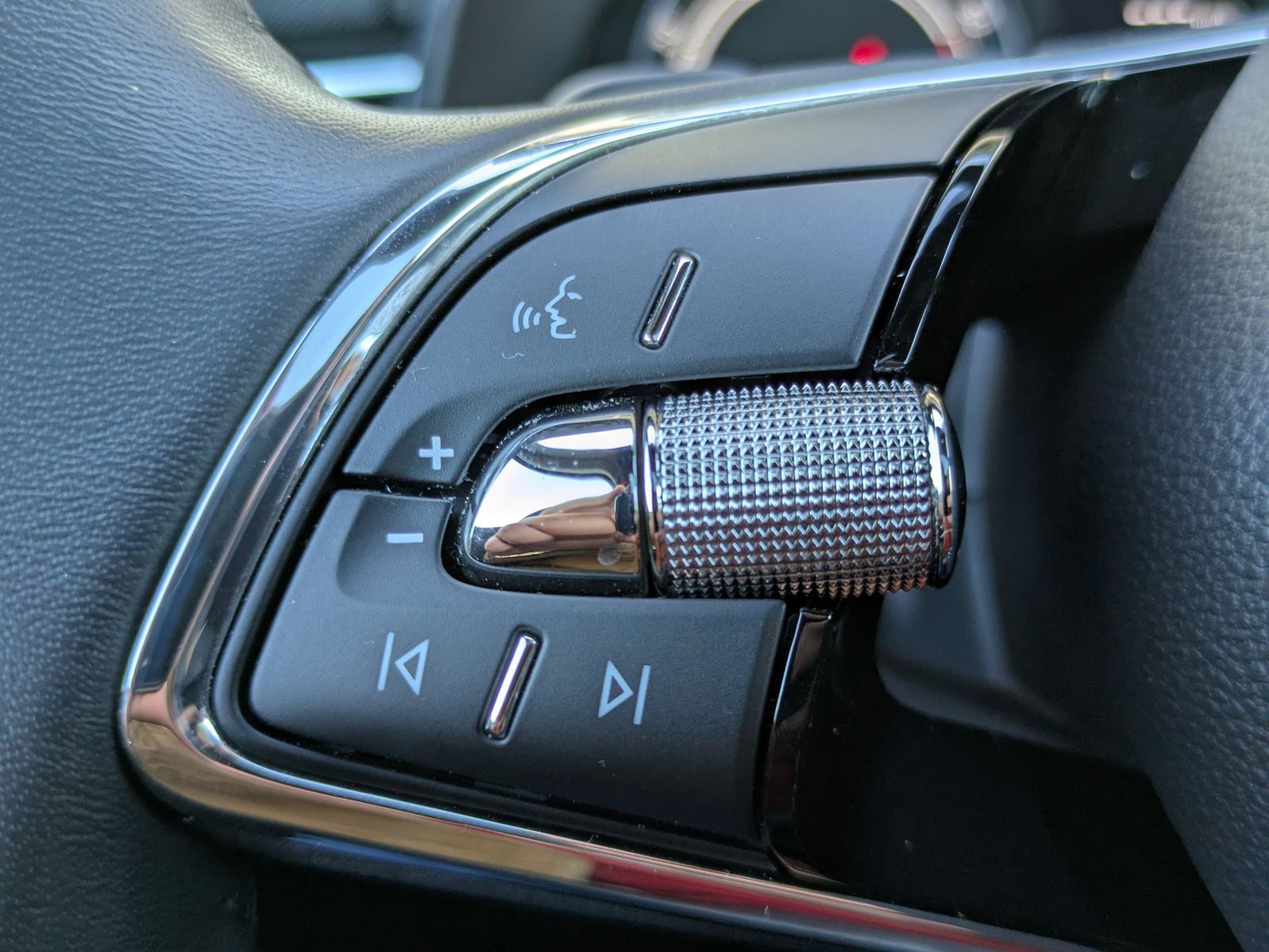 Fahrzeugabbildung SKODA Kamiq 1.0 TSI Tour DSG LED*PANO*SMART LINK*CAM
