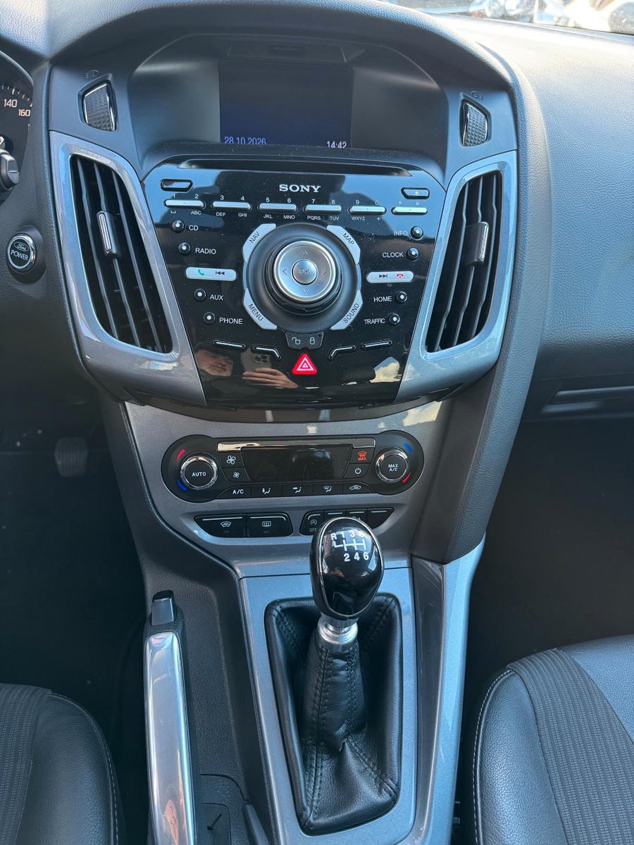 Ford Focus 2011 — photo 14
