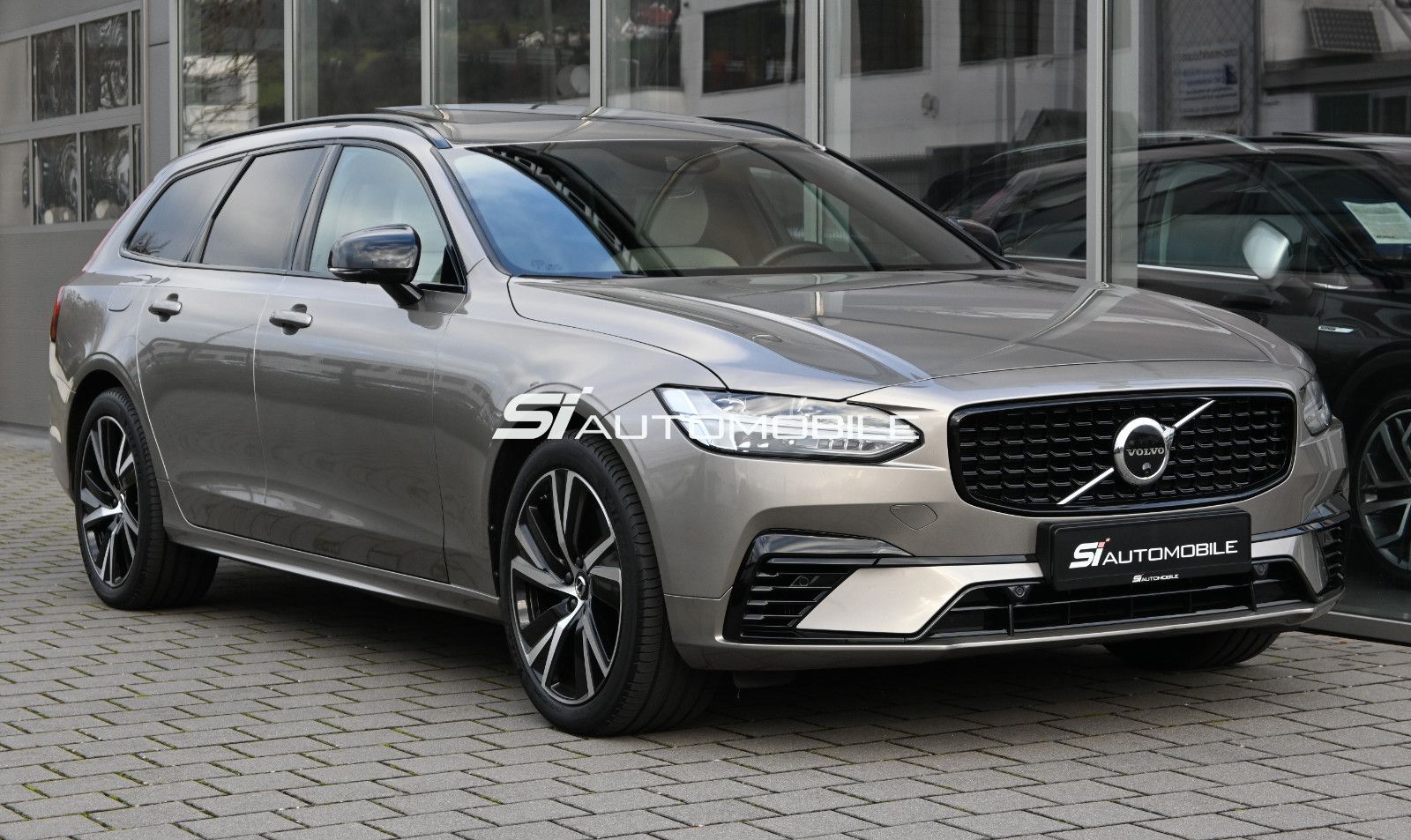 Fahrzeugabbildung Volvo V90 T8 AWD Rech R-DESIGN °ACC°AHK°FOUR-C°360°HUD