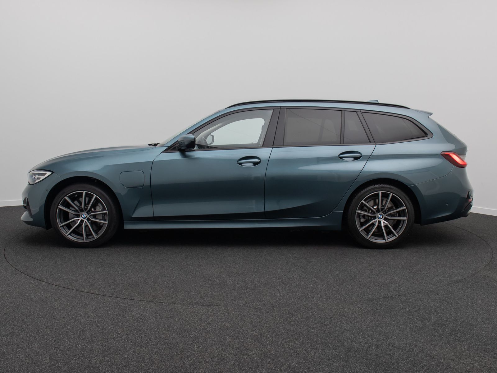 Fahrzeugabbildung BMW 330e xD SportLine Kamera DAB HiFi Stop&Go Komfor