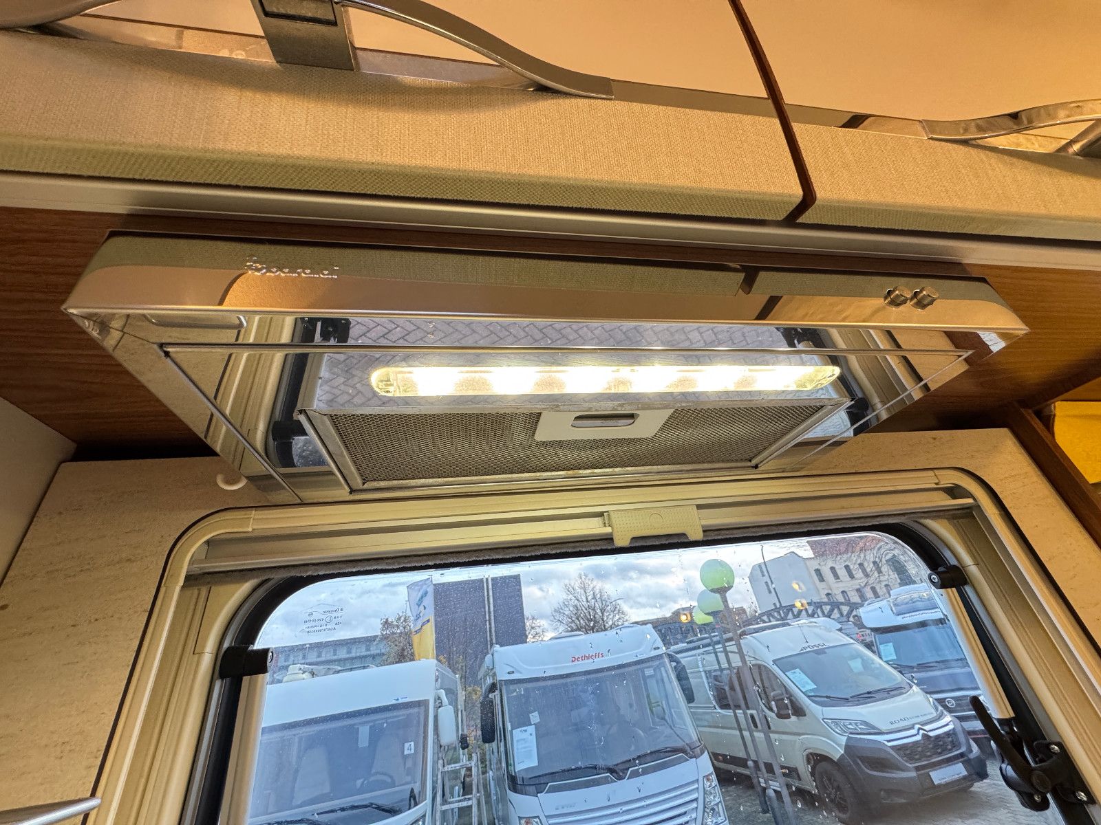 Fahrzeugabbildung Eura Mobil PROFILA RS 670 SB SAT HUBBETT LOUNGE PAKET LEDER