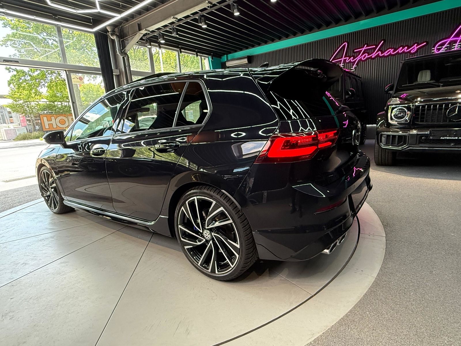 Volkswagen GOLF VIII Lim. R 4MOTION PANO LED R-SPORT NAV foto 4