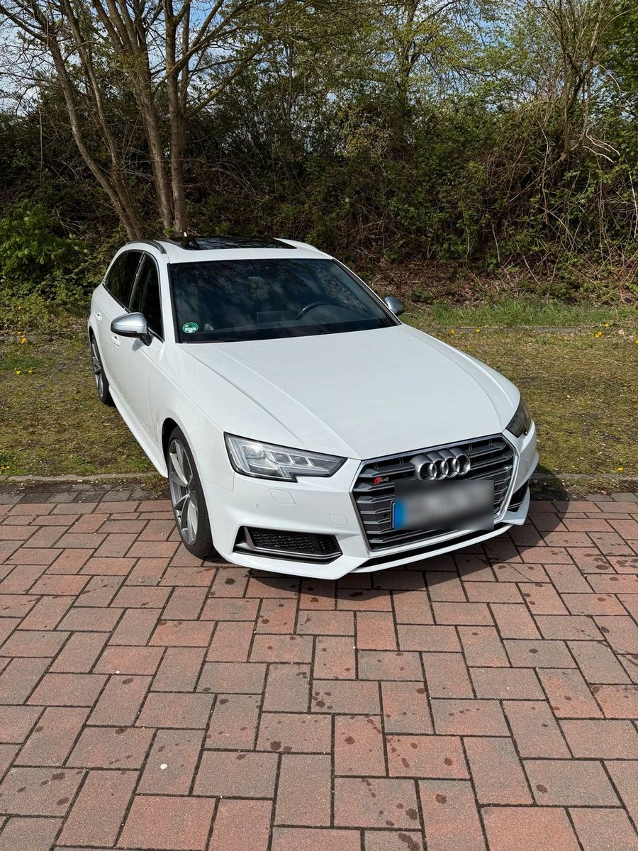 AUDI AUDI S4 B9 RS-Sitze B&amp;O Matrix Pano Massag...