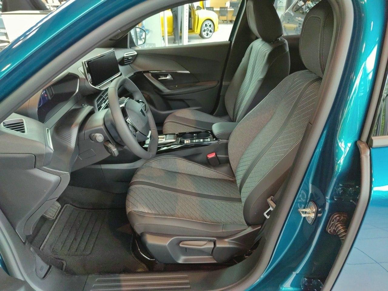 Peugeot 2008 Allure Hybrid 100 e-DSC6 Navi,360°