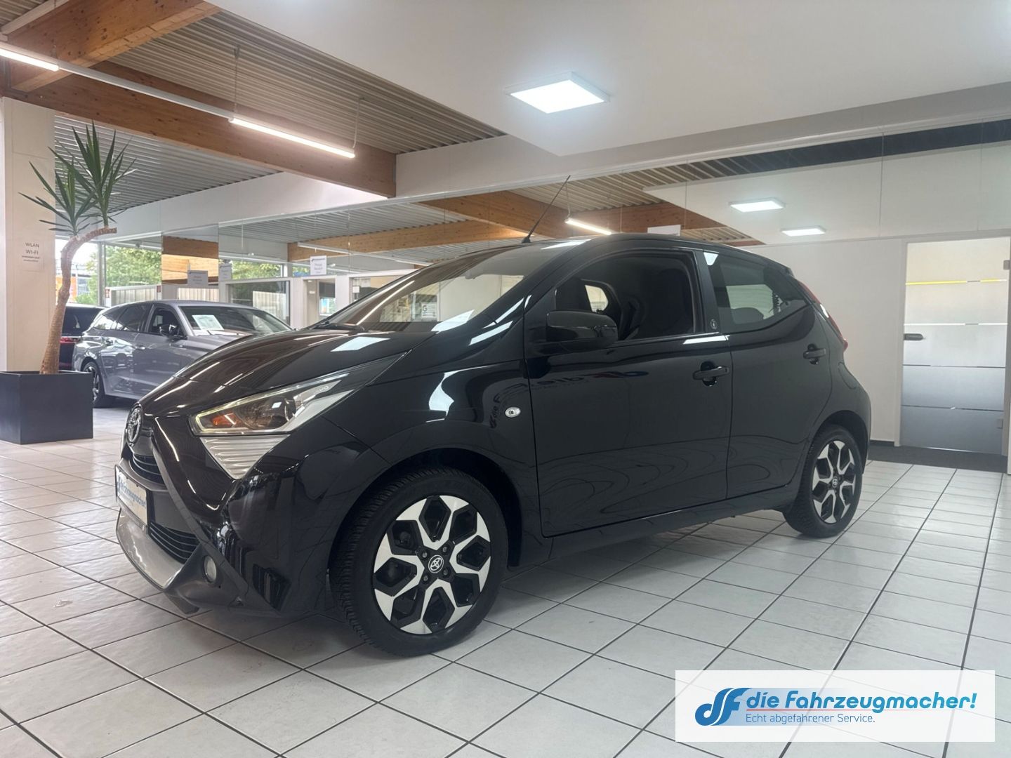 Fahrzeugabbildung Toyota Aygo X-Play Team D 1.0 EU6d Apple CarPlay Androi