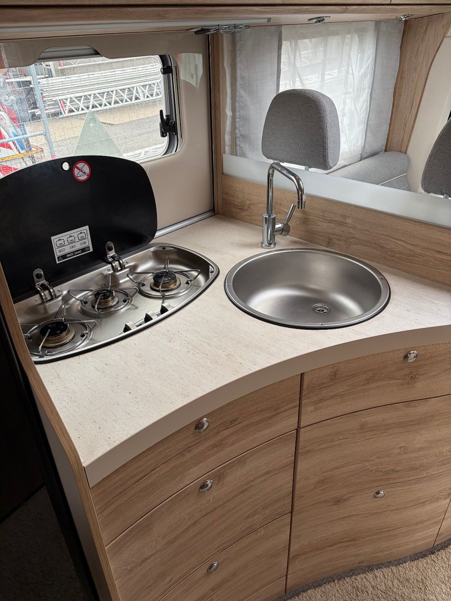 Fahrzeugabbildung Eura Mobil Profila T 696 EB