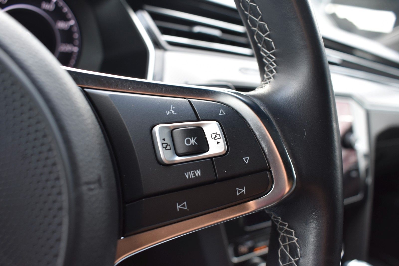 Fahrzeugabbildung Volkswagen Arteon R-Line 4Motion PANO/AHK/STH/MASAGE/DYNAUD