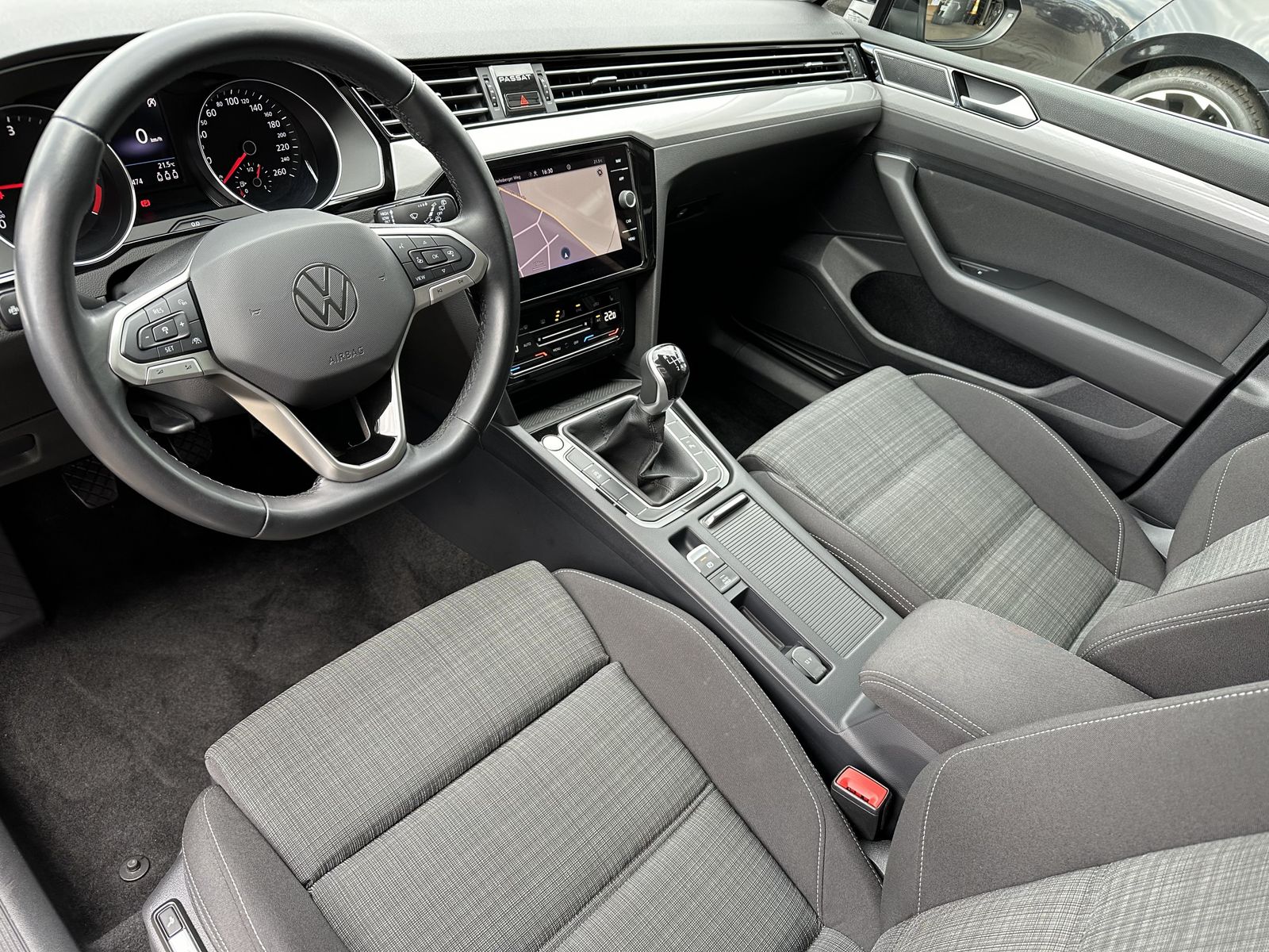 Fahrzeugabbildung Volkswagen Passat Variant 2.0 TDI Business NAV+LED+ACC+KAM