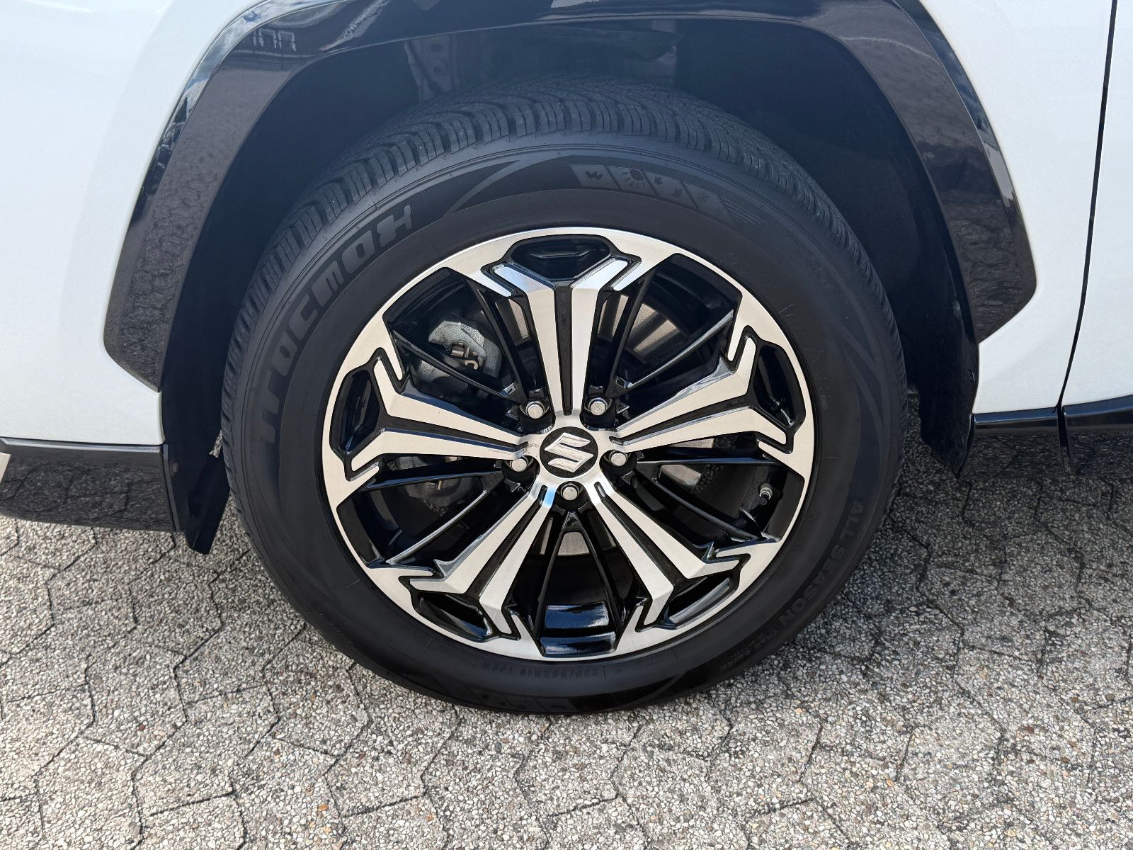 Fahrzeugabbildung Suzuki Across 2.5 Plug-In Hybrid Comfort+ E-Four/ACC/