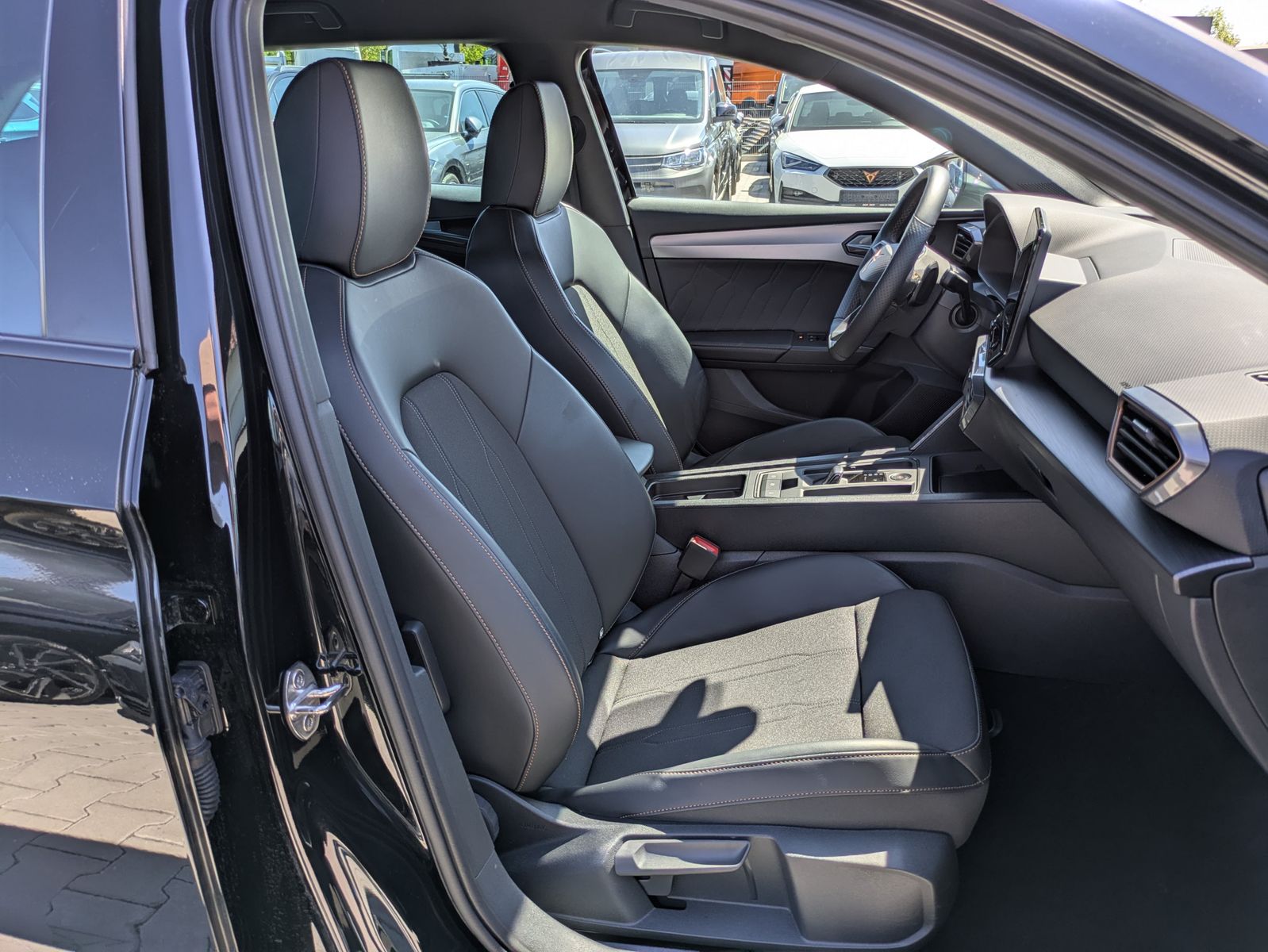 Fahrzeugabbildung CUPRA Leon 1.5 eTSI DSG MATRIX-LED*ACC*APP*KAMERA*18"