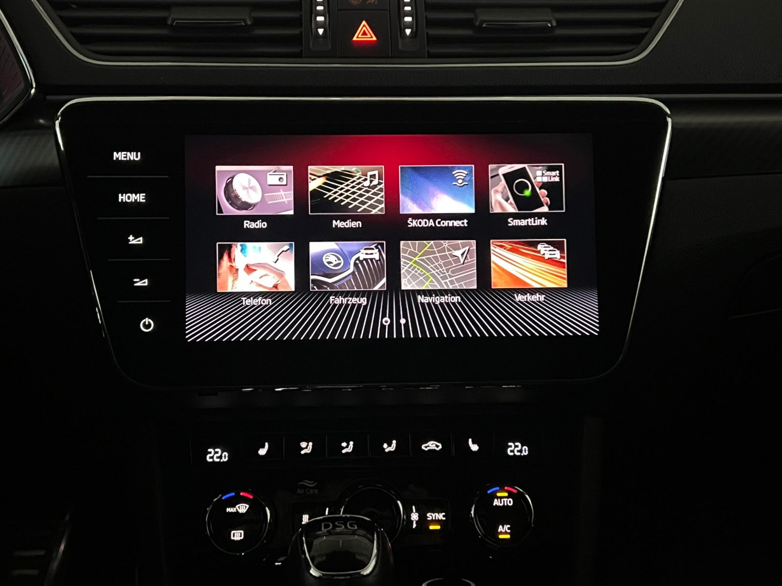 Fahrzeugabbildung SKODA Superb Combi SPORTLINE/LED/STHZ/AHK/ACC/VRTL