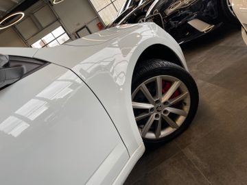 Skoda Octavia Combi RS *TEMPOMAT*NAVI*AHK*BI-XENON*