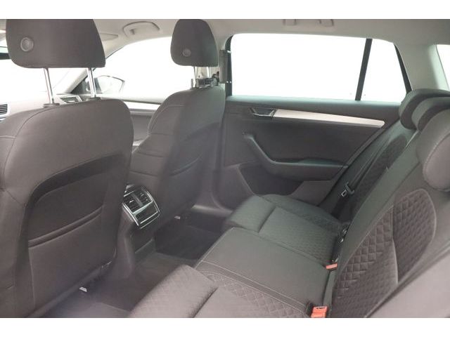 Fahrzeugabbildung SKODA Superb Combi Ambition LED ACC Navi DSG