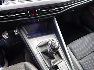 Fotografie 25 des VW Golf VIII 1.5 TSI Active*Navi*LED*SHZ*Alu16Zoll